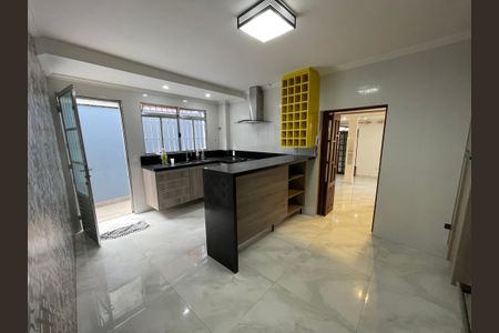 Casa para alugar com 240m², 4 quartos e 1 vagaCozinha