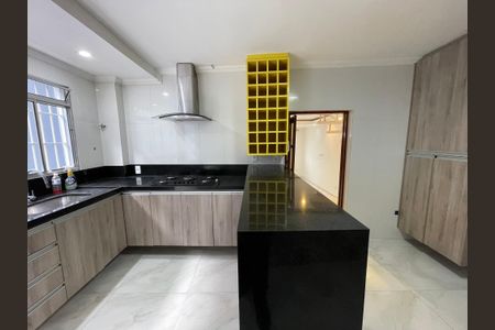 Casa para alugar com 240m², 4 quartos e 1 vagaCozinha