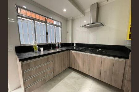 Casa para alugar com 240m², 4 quartos e 1 vagaCozinha