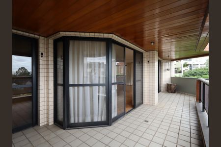 Apartamento à venda com 212m², 3 quartos e 3 vagasVaranda da Sala