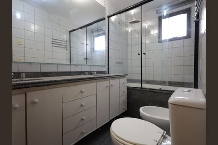 Apartamento à venda com 212m², 3 quartos e 3 vagasBanheiro da Suíte 1