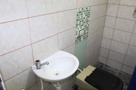 Casa para alugar com 70m², 2 quartos e sem vaga Casa para alugar com 70m², 2 quartos e sem vagaBanheiro