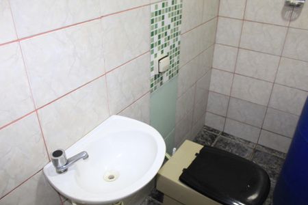 Casa para alugar com 70m², 2 quartos e sem vaga Casa para alugar com 70m², 2 quartos e sem vagaBanheiro