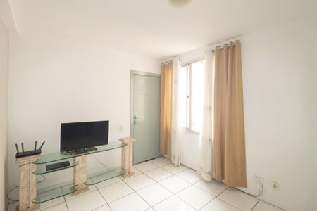 Sala de apartamento para alugar com 2 quartos, 40m² em Cosmos, Rio de Janeiro