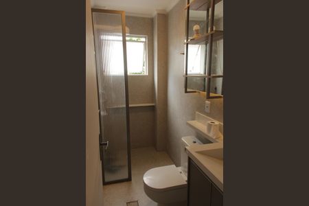 Banheiro de apartamento para alugar com 1 quarto, 50m² em Gonzaga, Santos