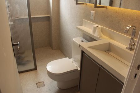 Banheiro de apartamento para alugar com 1 quarto, 50m² em Gonzaga, Santos