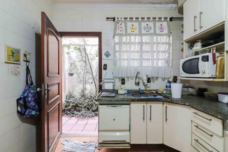 Casa para alugar com 130m², 4 quartos e 2 vagas Casa para alugar com 130m², 4 quartos e 2 vagasCozinha