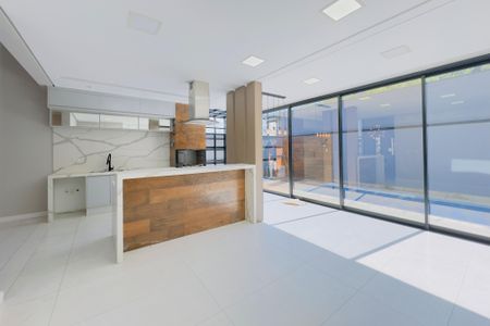 Casa para alugar com 3 quartos, 291m² em Jardim Panorama, Jacareí
