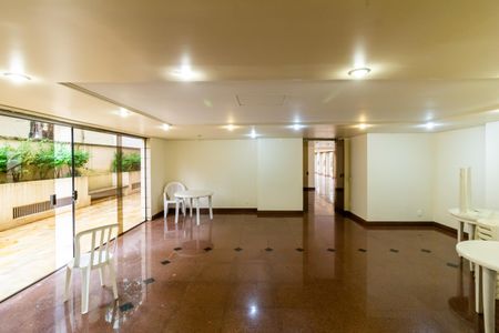 Apartamento para alugar com 110m², 3 quartos e 2 vagas Apartamento para alugar com 110m², 3 quartos e 2 vagasÁrea comum - Salão de festas