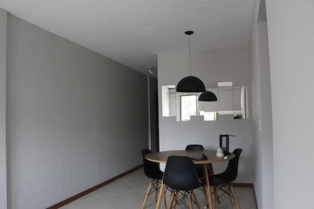 Sala de apartamento para alugar com 2 quartos, 68m² em Pechincha, Rio de Janeiro