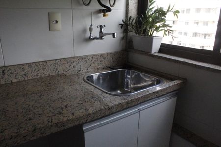 Apartamento para alugar com 68m², 2 quartos e 1 vagaÁrea de Serviço