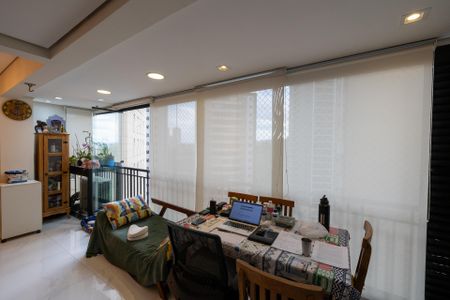 Apartamento à venda com 90m², 2 quartos e 2 vagasVaranda