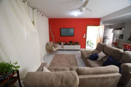 Sala de casa à venda com 2 quartos, 110m² em Parque São Quirino, Campinas