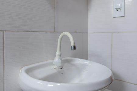 Banheiro de apartamento para alugar com 1 quarto, 45m² em Jardim Piracuama, São Paulo