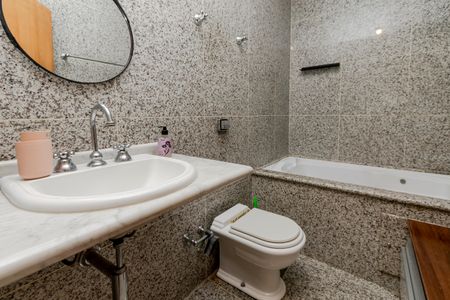 Casa à venda com 176m², 3 quartos e 1 vagaBanheiro