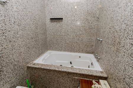 Casa à venda com 176m², 3 quartos e 1 vagaBanheiro