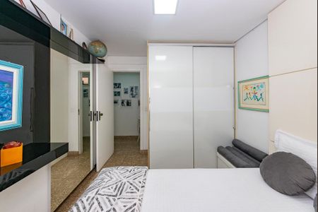 Apartamento à venda com 300m², 3 quartos e 4 vagasQuarto 2