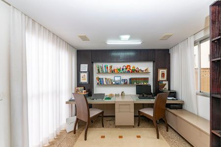 Apartamento à venda com 300m², 3 quartos e 4 vagasEscritório