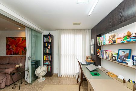 Apartamento à venda com 300m², 3 quartos e 4 vagasEscritório