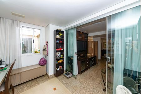 Apartamento à venda com 300m², 3 quartos e 4 vagasEscritório