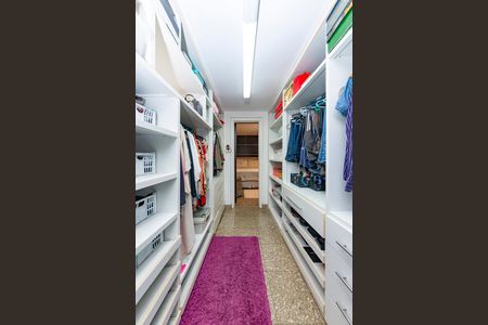Apartamento à venda com 300m², 3 quartos e 4 vagasCloset da suíte 