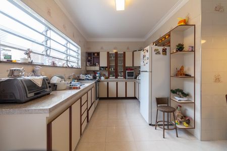 Casa à venda com 200m², 2 quartos e 2 vagas