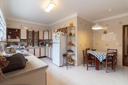 Casa à venda com 200m², 2 quartos e 2 vagas