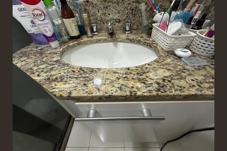 Apartamento à venda com 98m², 3 quartos e 2 vagasTorneira do banheiro da suíte