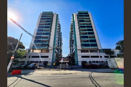 Apartamento à venda com 98m², 3 quartos e 2 vagasFachada e portaria