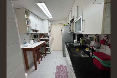 Apartamento à venda com 98m², 3 quartos e 2 vagasCozinha