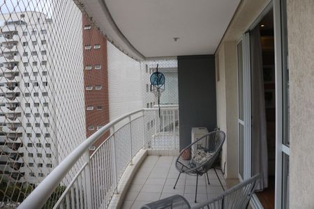 Apartamento à venda com 136m², 3 quartos e 3 vagasVaranda