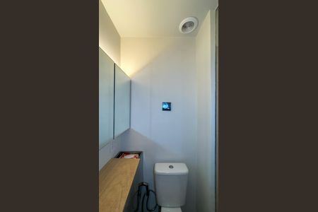 Banheiro de kitnet/studio para alugar com 1 quarto, 27m² em Jardim das Acacias, São Paulo