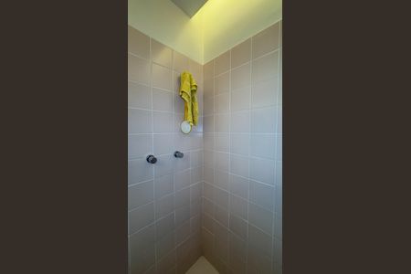 Banheiro de kitnet/studio para alugar com 1 quarto, 27m² em Jardim das Acacias, São Paulo