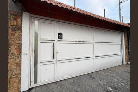 Casa à venda com 235m², 3 quartos e 5 vagas Casa à venda com 235m², 3 quartos e 5 vagasFachada