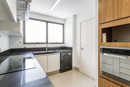 Apartamento para alugar com 135m², 3 quartos e 2 vagas Apartamento para alugar com 135m², 3 quartos e 2 vagasCozinha
