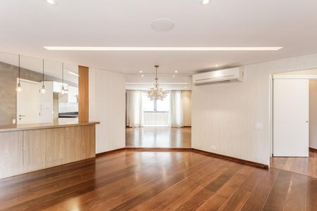 Sala de apartamento para alugar com 3 quartos, 135m² em Indianópolis, São Paulo