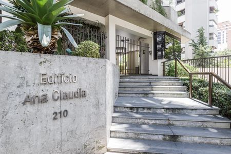 Apartamento para alugar com 135m², 3 quartos e 2 vagas Apartamento para alugar com 135m², 3 quartos e 2 vagasFachada