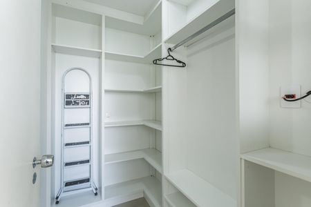 Apartamento para alugar com 135m², 3 quartos e 2 vagas Apartamento para alugar com 135m², 3 quartos e 2 vagasQuarto de Serviço