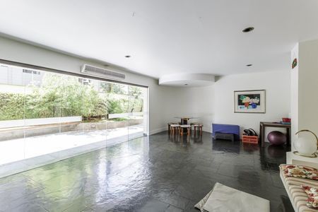 Apartamento para alugar com 135m², 3 quartos e 2 vagas Apartamento para alugar com 135m², 3 quartos e 2 vagasÁrea comum - Salão de festas