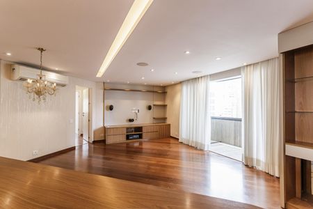 Sala de apartamento para alugar com 3 quartos, 135m² em Indianópolis, São Paulo