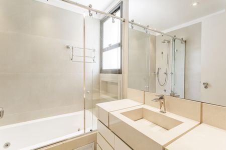 Apartamento para alugar com 135m², 3 quartos e 2 vagas Apartamento para alugar com 135m², 3 quartos e 2 vagasBanheiro da Suíte