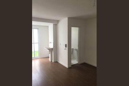 Sala / Quarto de kitnet/studio para alugar com 1 quarto, 25m² em Vila Ema, São Paulo