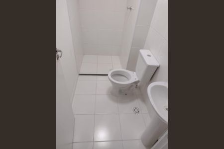 Banheiro de kitnet/studio para alugar com 1 quarto, 25m² em Vila Ema, São Paulo