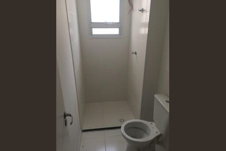 Banheiro de kitnet/studio para alugar com 1 quarto, 25m² em Vila Ema, São Paulo