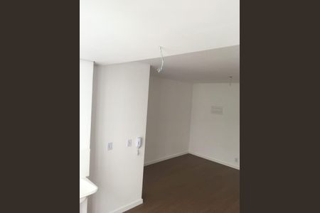 Sala / Quarto de kitnet/studio para alugar com 1 quarto, 25m² em Vila Ema, São Paulo