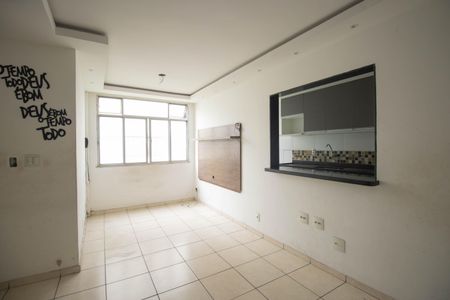 Sala de apartamento para alugar com 2 quartos, 60m² em Colubandê, São Gonçalo