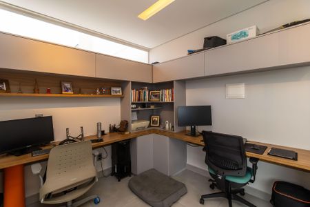 Apartamento à venda com 110m², 2 quartos e 2 vagasEscritório