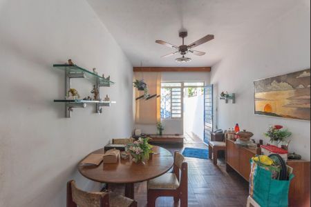 Casa à venda com 122m², 3 quartos e 3 vagas Casa à venda com 122m², 3 quartos e 3 vagasSala