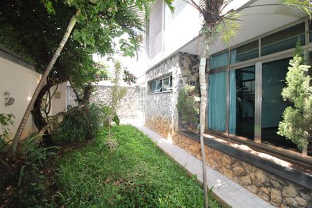 Casa para alugar com 360m², 3 quartos e 4 vagasQuintal