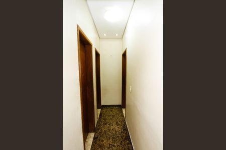 Corredor de apartamento à venda com 2 quartos, 50m² em Arvoredo, Contagem